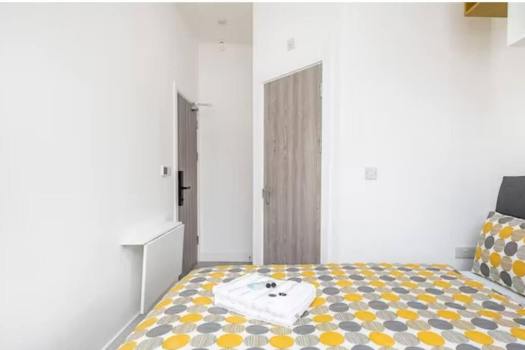 Boutique Modern Hotel Room For Two Near Tube And Bus Stations London Ngoại thất bức ảnh