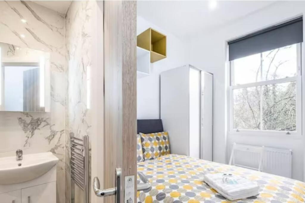 Boutique Modern Hotel Room For Two Near Tube And Bus Stations London Ngoại thất bức ảnh