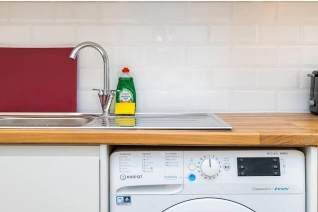 Boutique Modern Hotel Room For Two Near Tube And Bus Stations London Ngoại thất bức ảnh